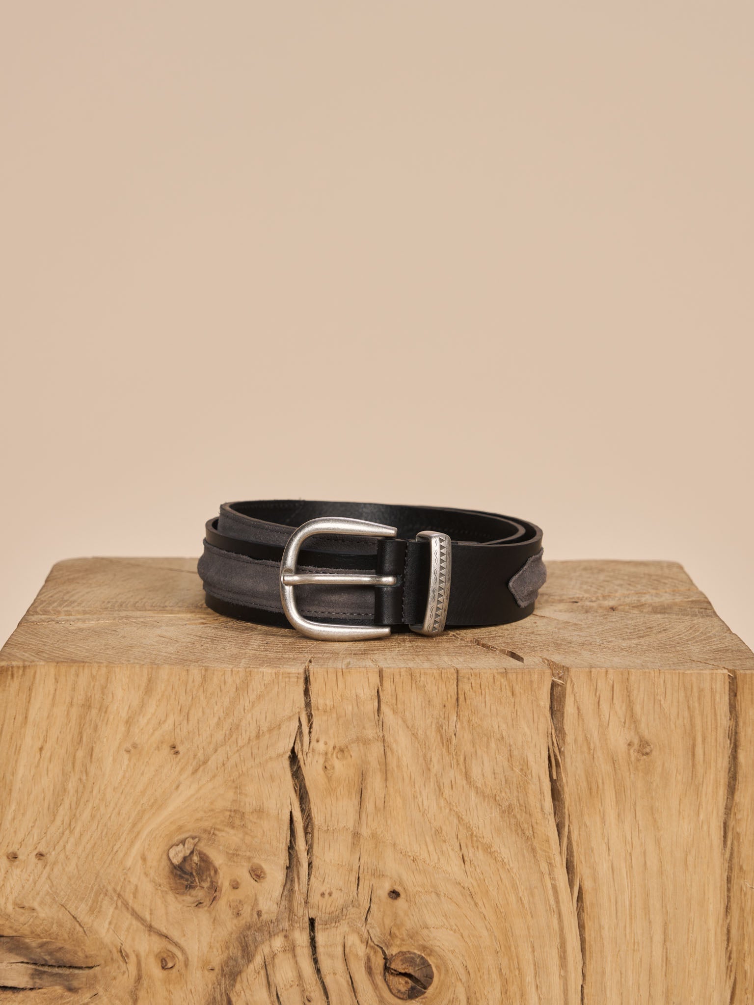 Modelshot / Grey / Detail